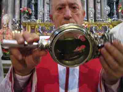 Examining the ampoule of San Gennaro's blood