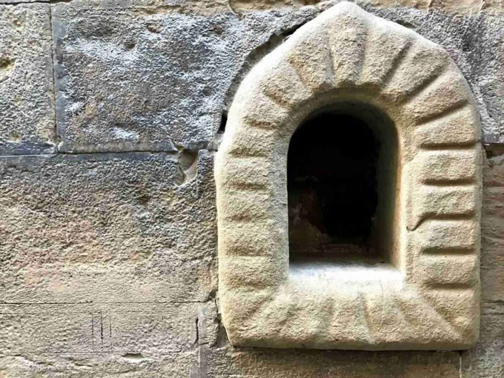 Tuscany’s Wine Windows – An Architectural Curiosity Makes a Comeback